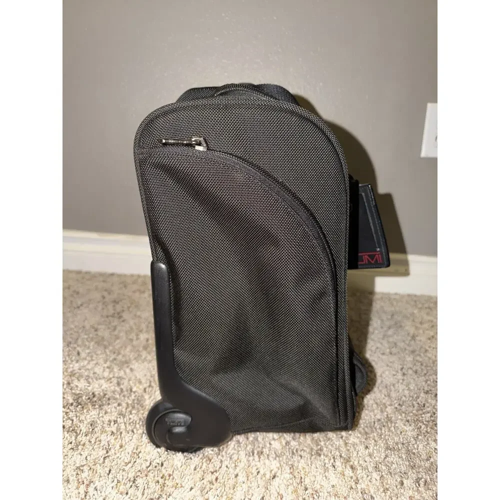 Tumi Alpha 2 wheeled rolling compact carryon suitcase briefcase